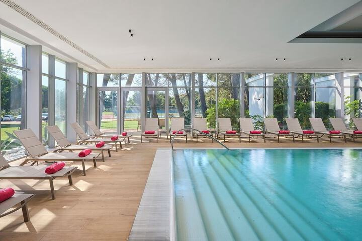 Pool Hotel