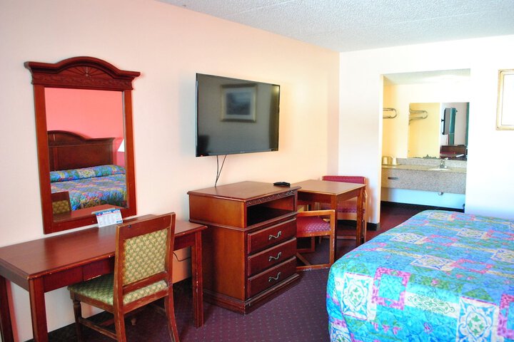 Room 5 of 11