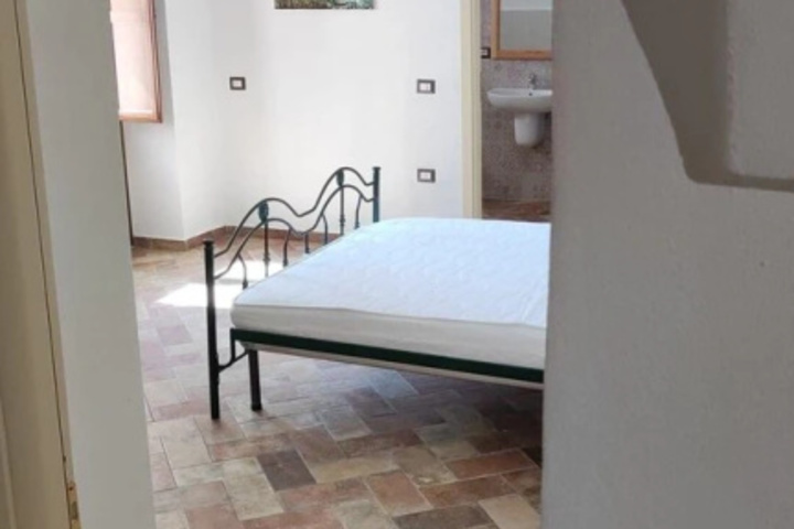 Room 4 of 9