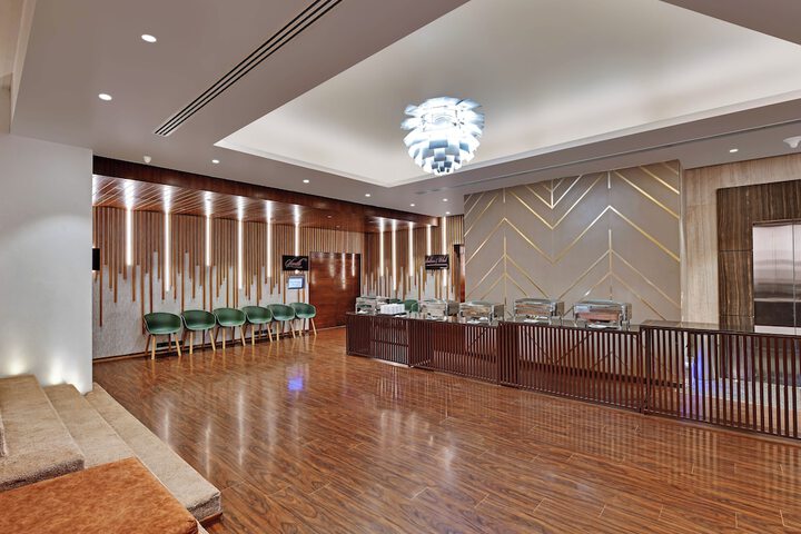 Business Center 60 of 70