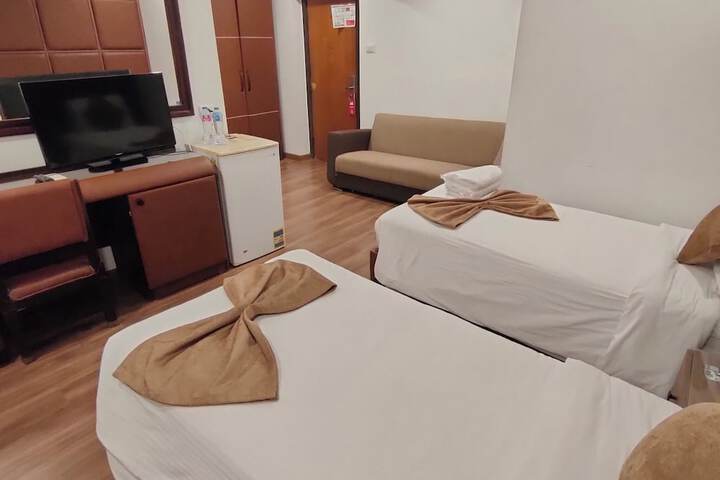 Room 6 of 33