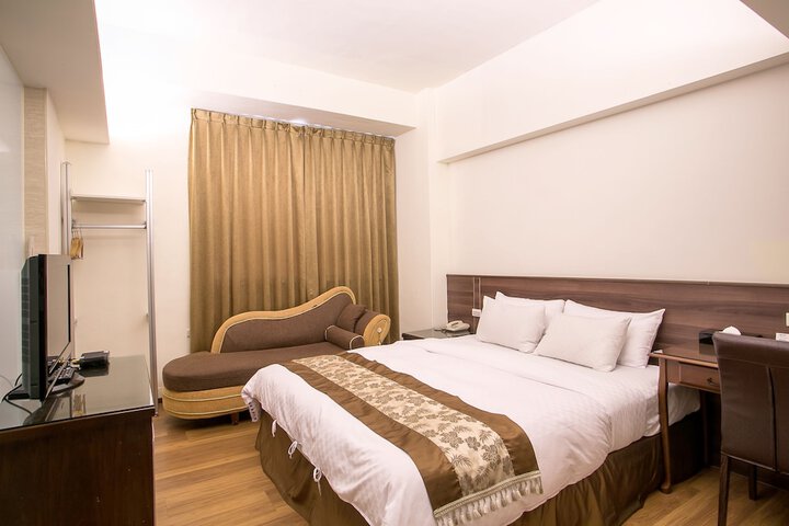 Room 13 of 25
