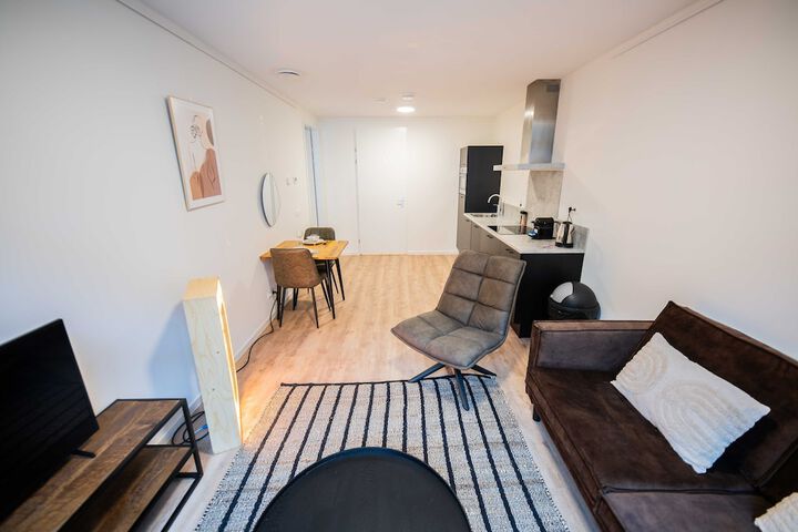 Room 3 of 82