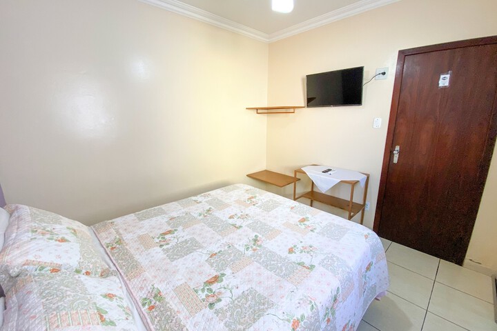 Room 2 of 32