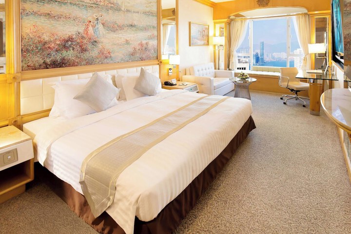 Room 52 of 90