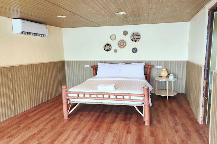Room 12 of 65