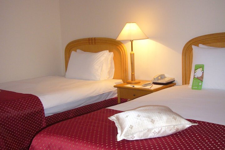 Room 10 of 90