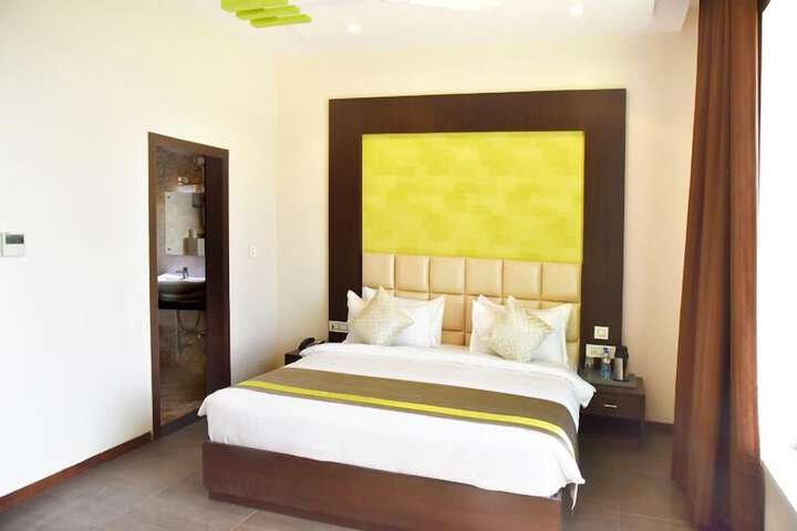 Room 17 of 39