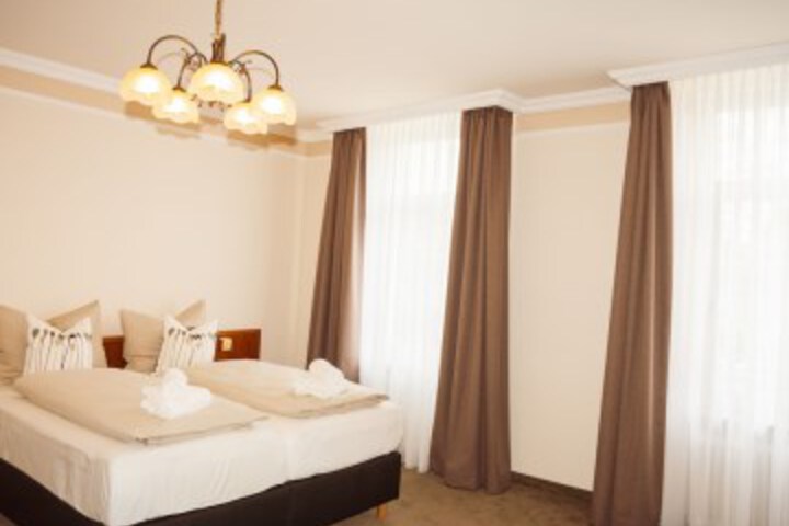 Room 7 of 36