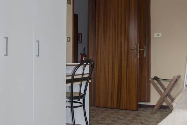 Room 32 of 32