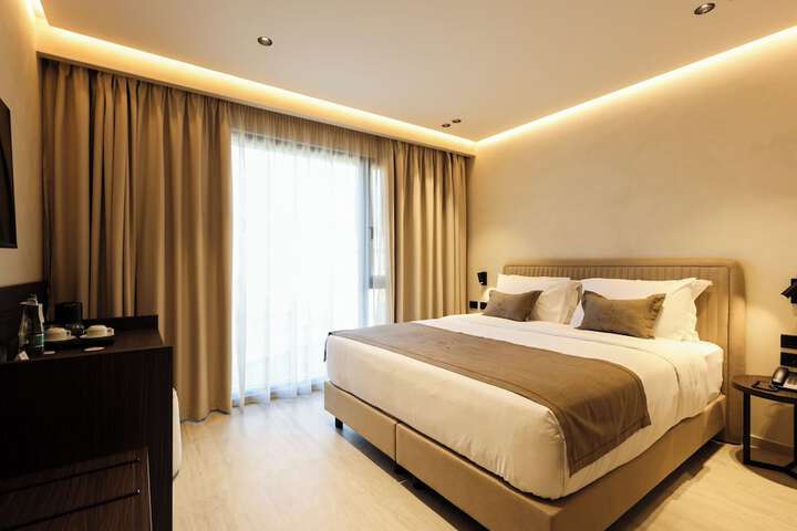 Room 6 of 63
