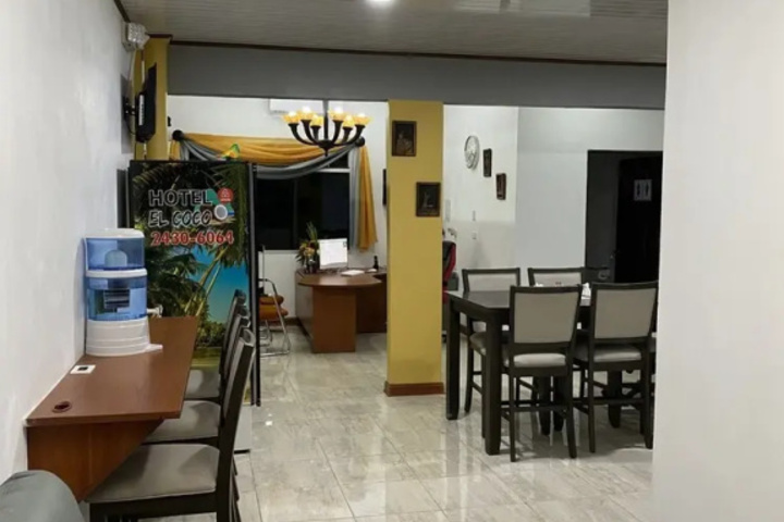 Dining 16 of 17