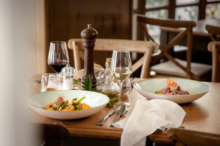 Dining 108 of 132