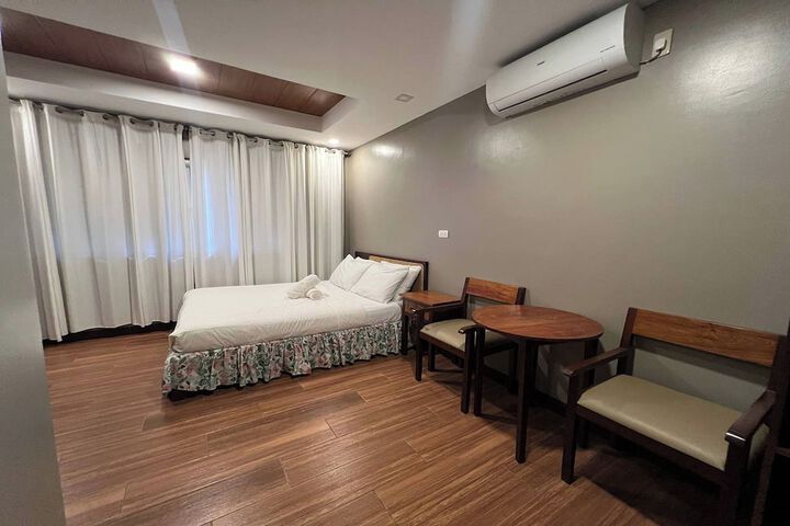 Room 10 of 37