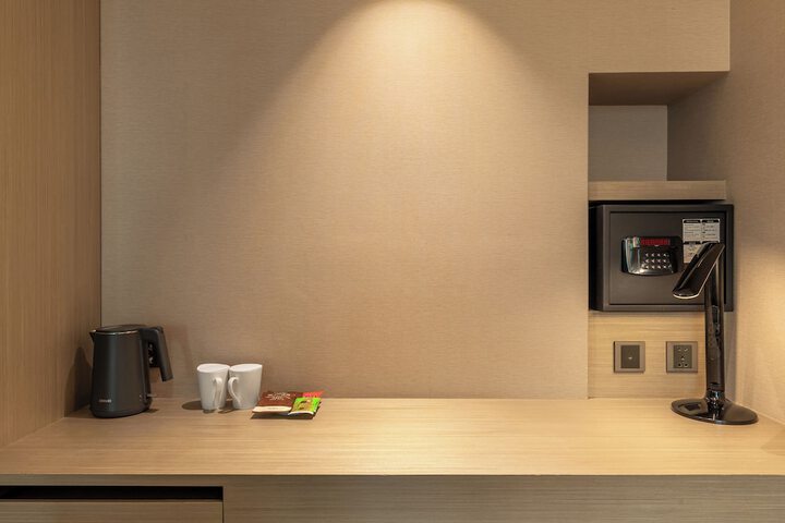 Room 8 of 108