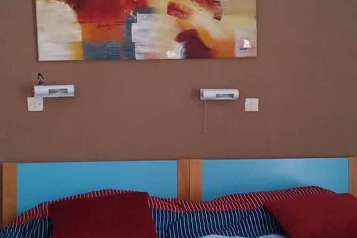 Room 28 of 99