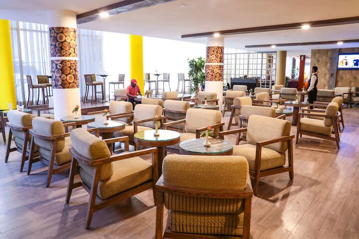 Lounge 65 of 75