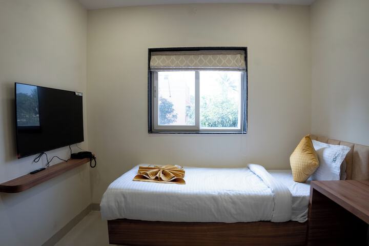 Room 9 of 14