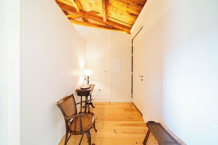 Room 4 of 73
