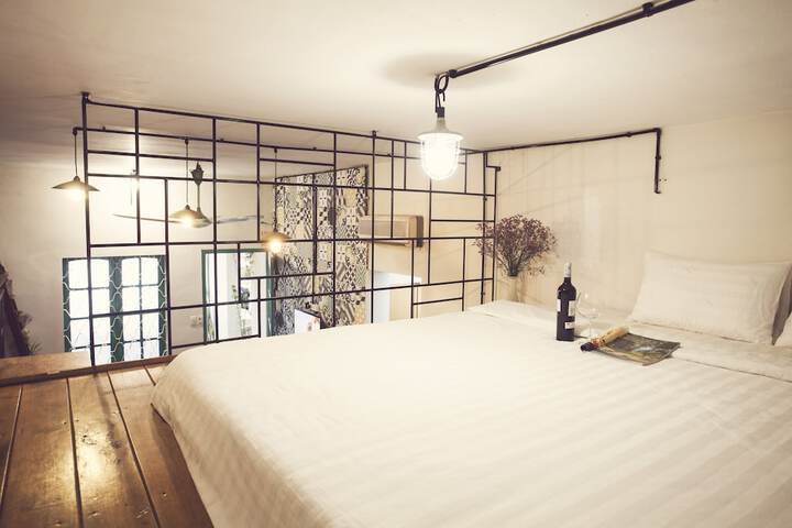 Room 3 of 20