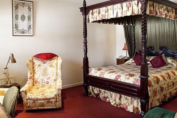 Room 4 of 34