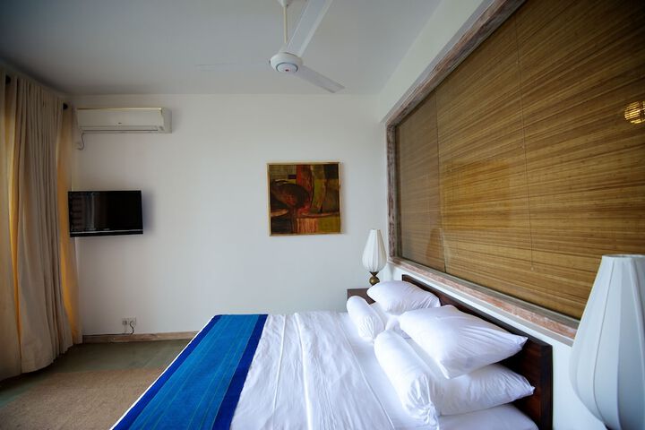 Room 4 of 28