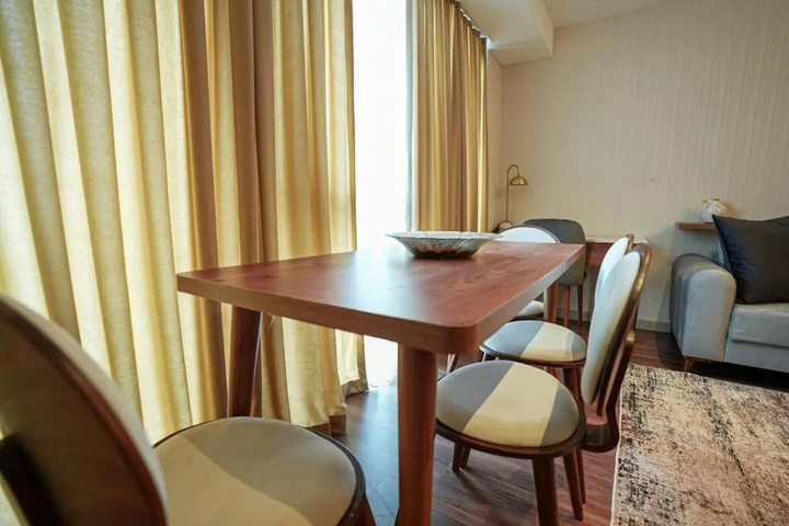 Room 5 of 18