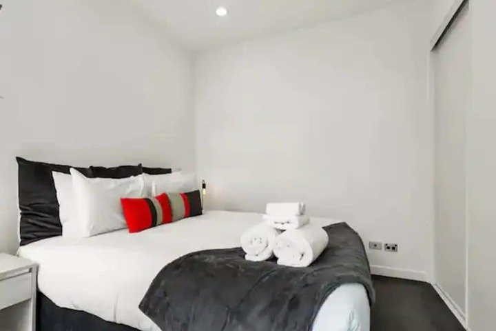 Room 2 of 9
