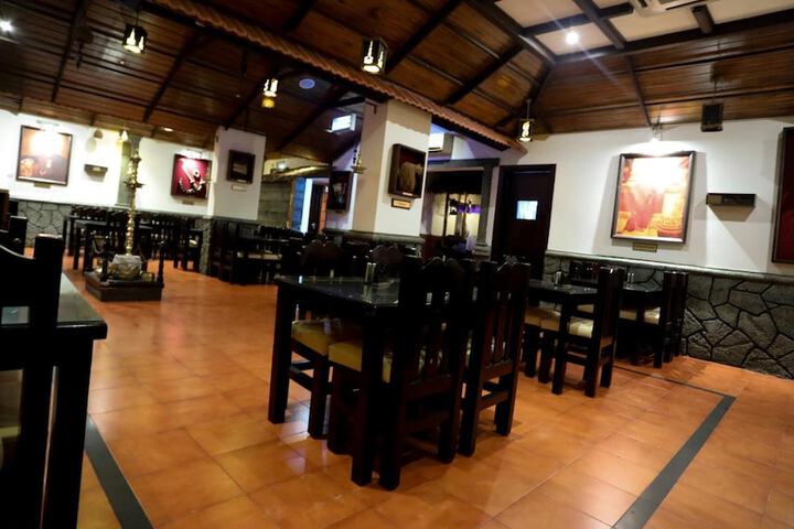 Dining 36 of 47