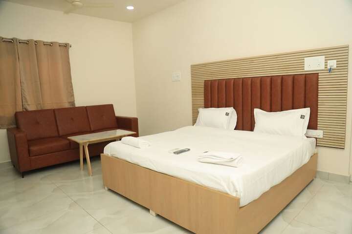 Room 10 of 34