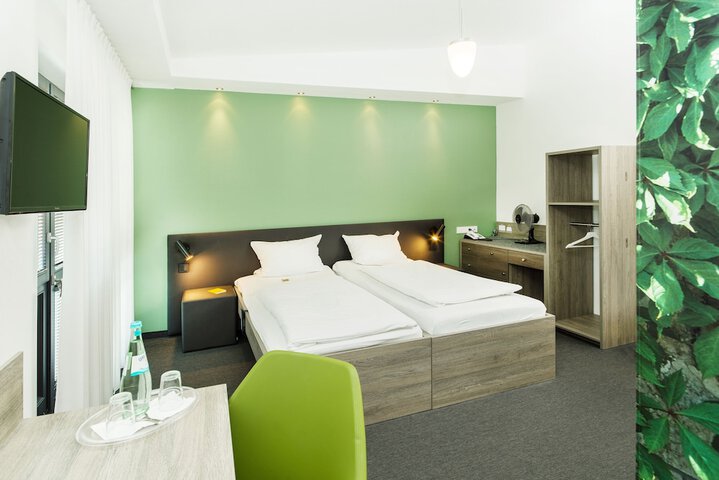 Room 9 of 24