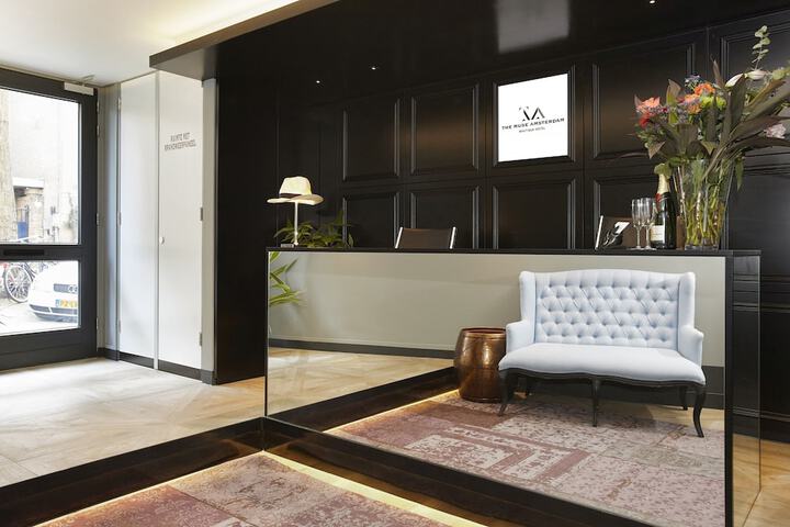 Guest Lobby