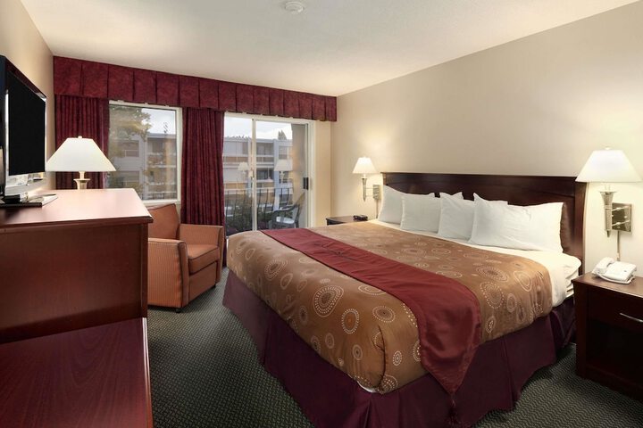Room 5 of 17