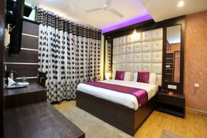 Room 8 of 31