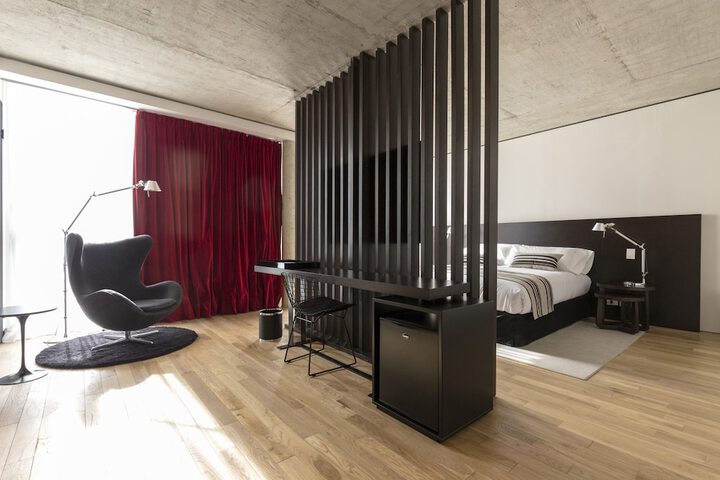 Room 6 of 136