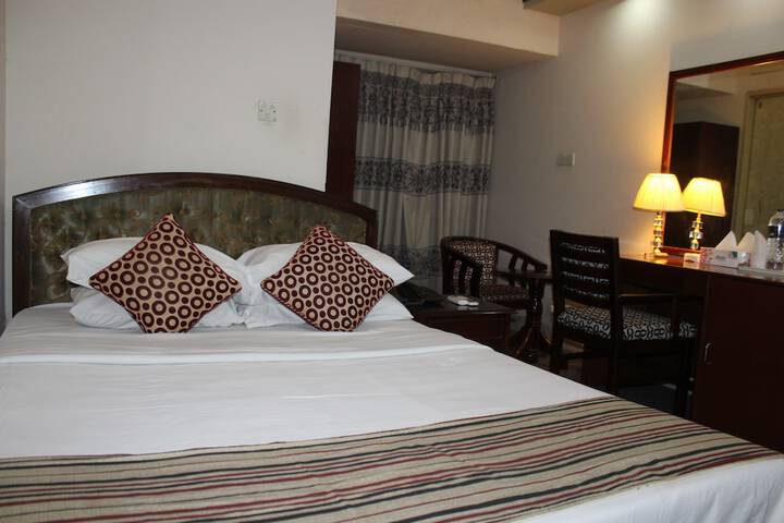 Room 4 of 6