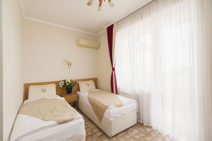 Room 8 of 33