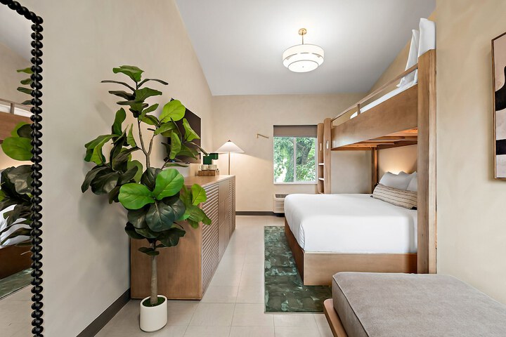 Room 18 of 73