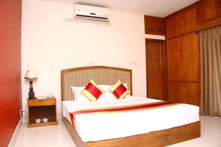 Room 6 of 13