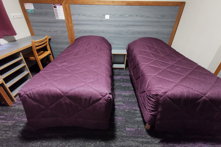 Room 8 of 37