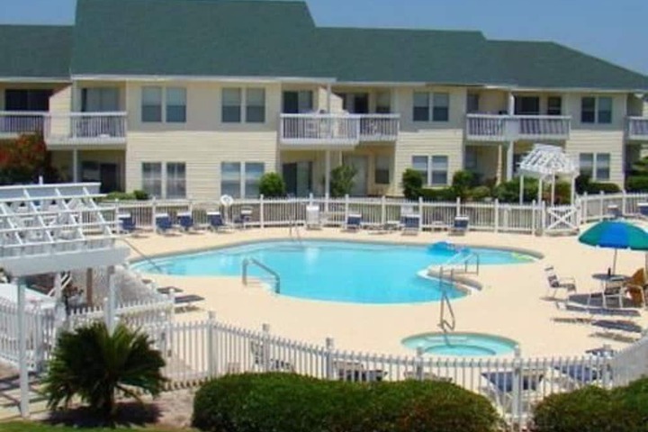 Hotel Pool