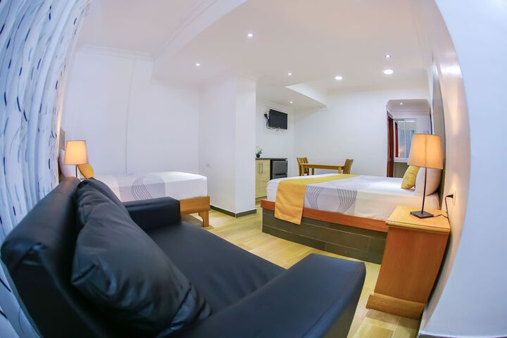 Room 13 of 37
