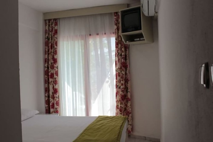 Room 4 of 14