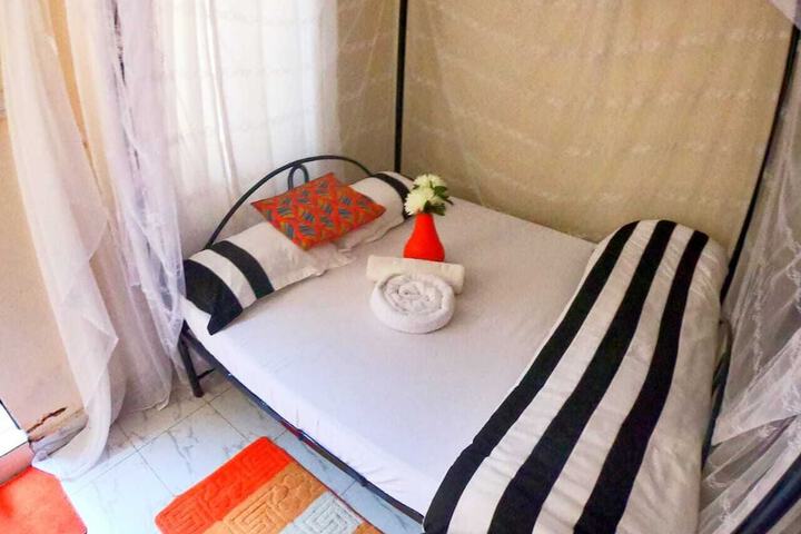 Room 3 of 8