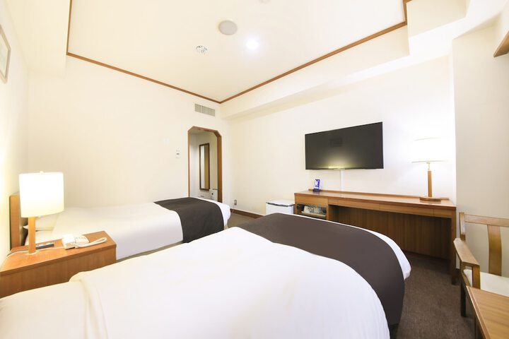 Room 14 of 32