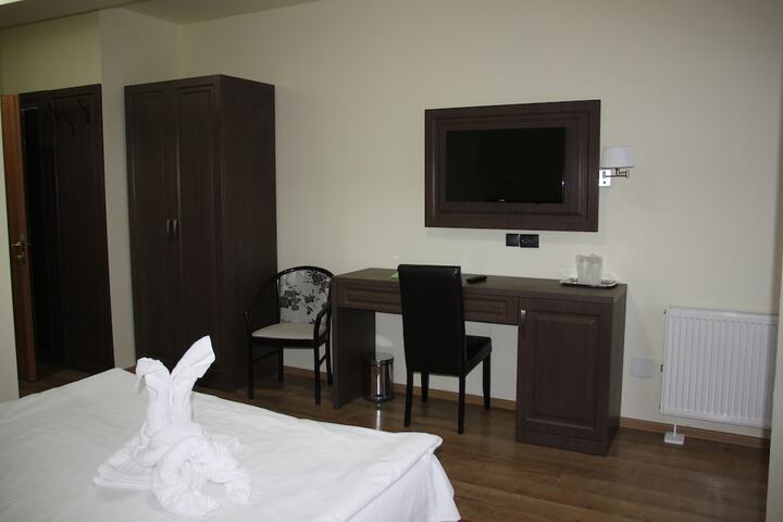 Room 25 of 106