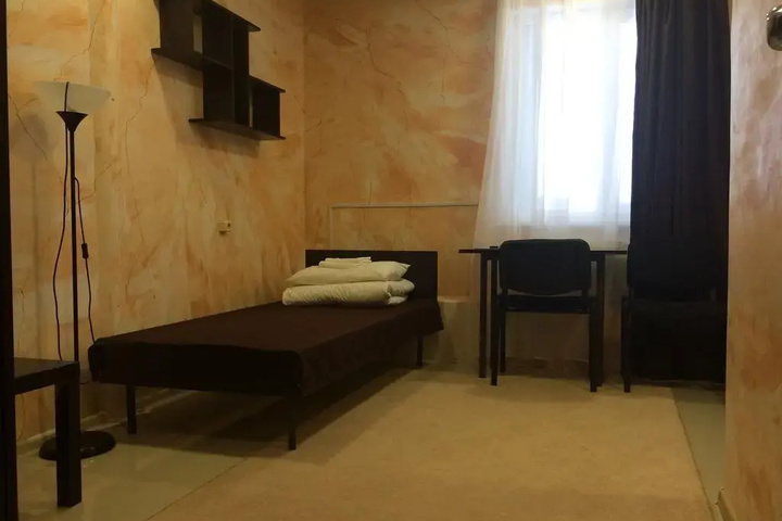 Room 13 of 16