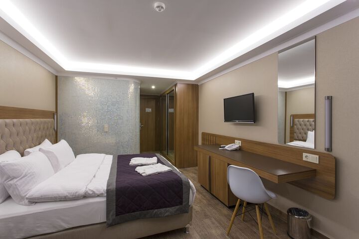 Room 27 of 61