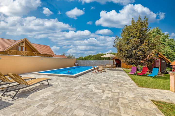 Pool 19 of 46
