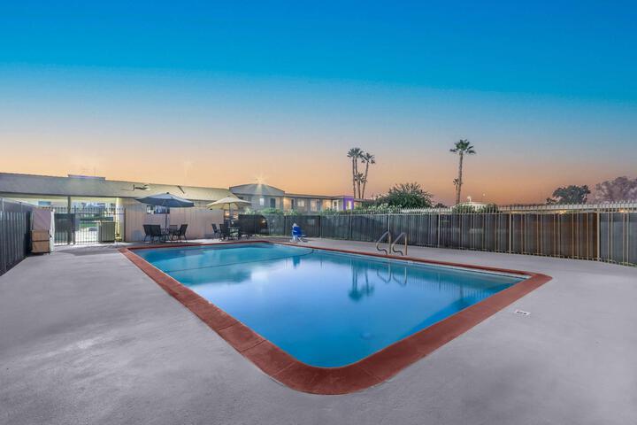 Pool 2 of 6